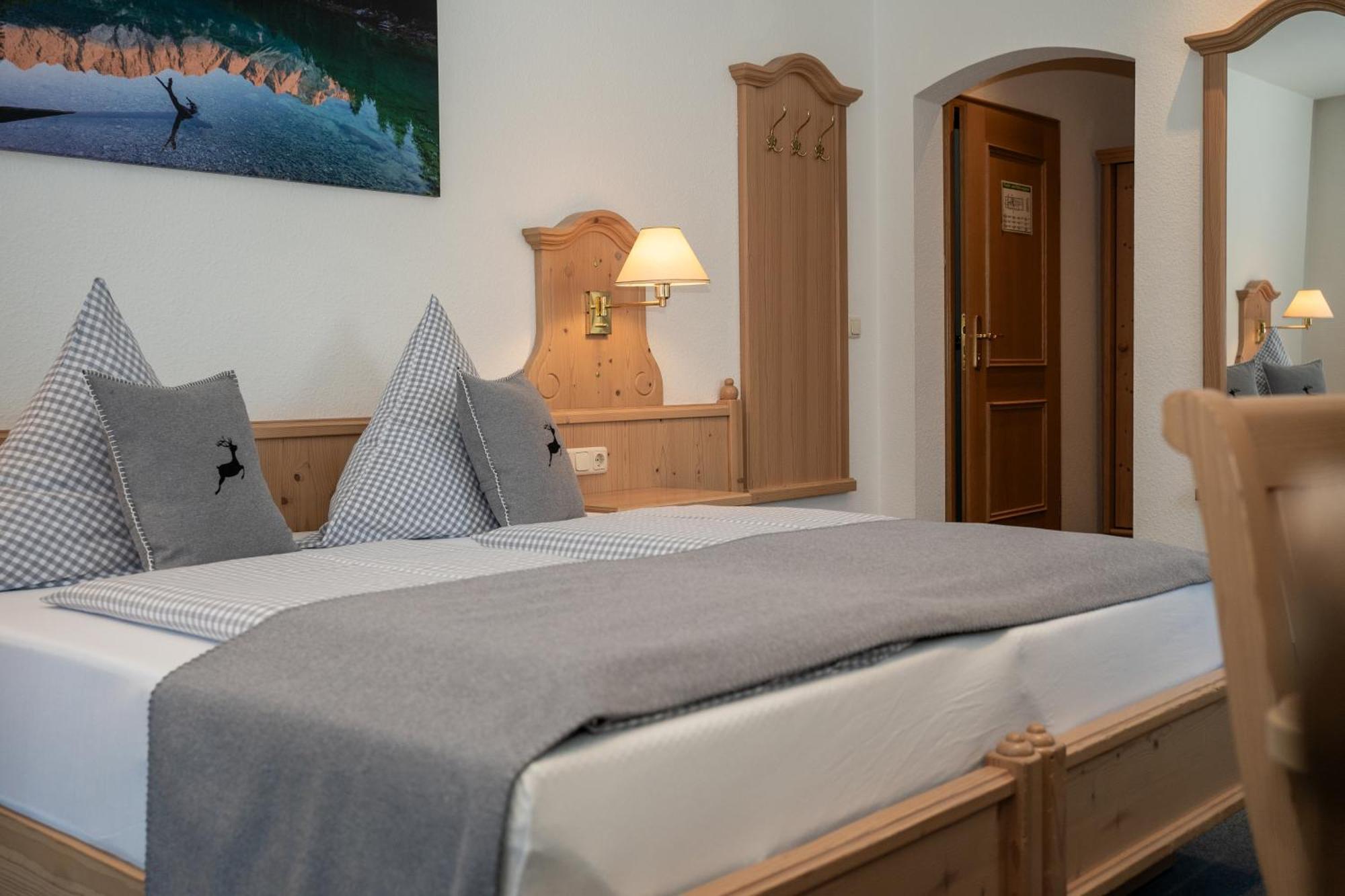 Hotel Gasthof Alter Wirt Farchant Kültér fotó