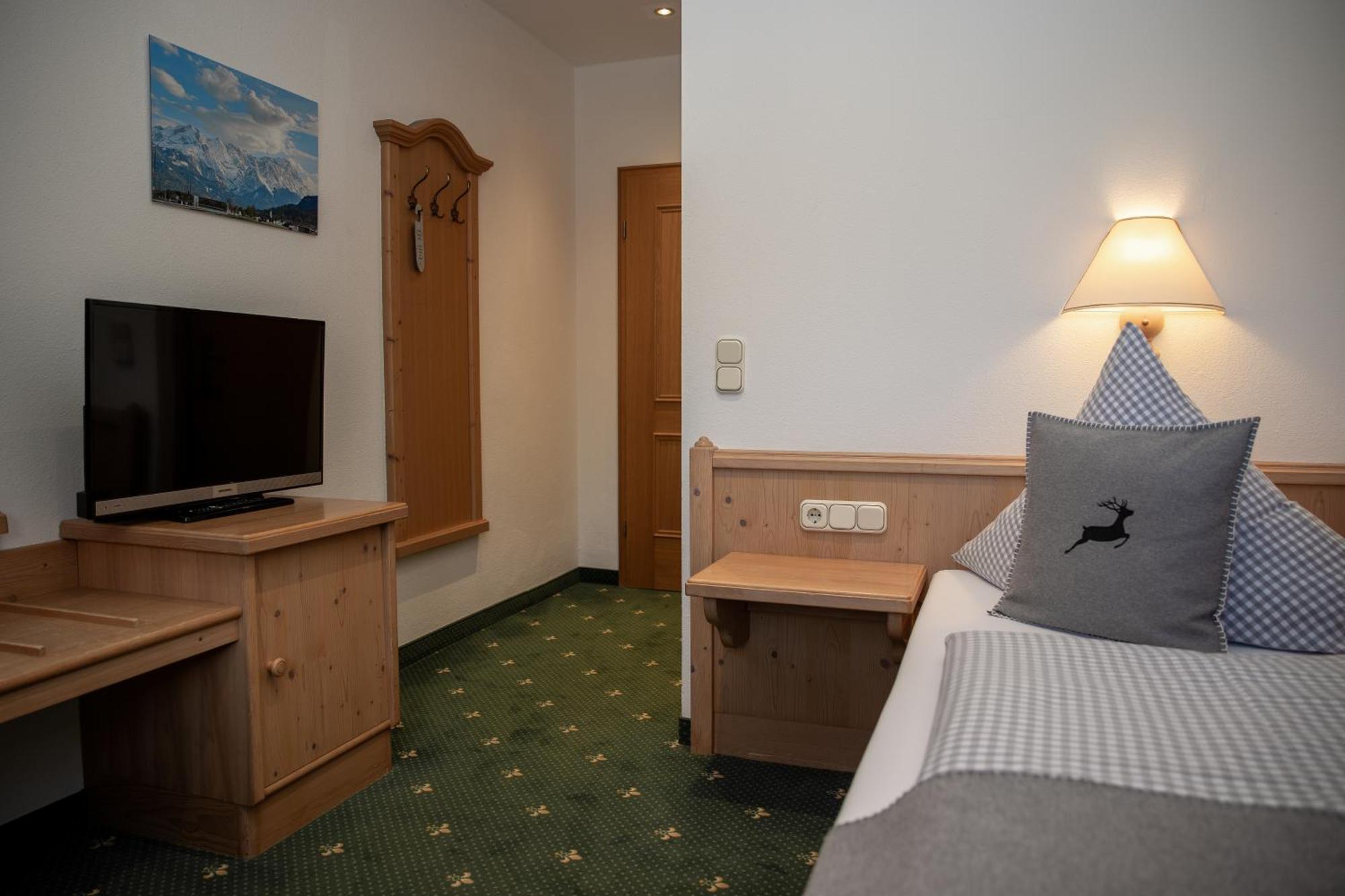 Hotel Gasthof Alter Wirt Farchant Kültér fotó